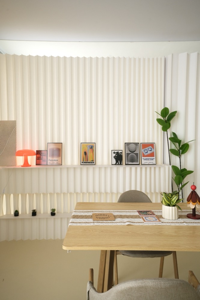 Oak ledge with framed prints, an orange mushroom lamp and a plant